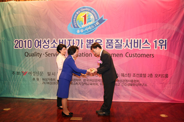 롯데건설 여성소비자가 뽑은 품질 서비스 아파트 부분 5년 연속수상 섬네일 이미지